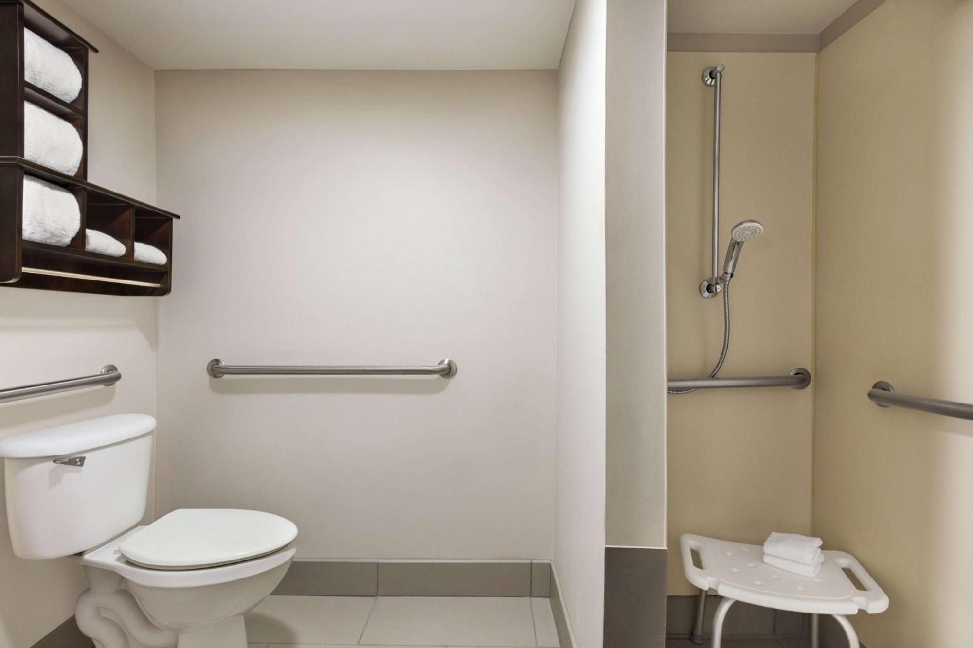 Hotel La Quinta By Wyndham Newark - Elkton