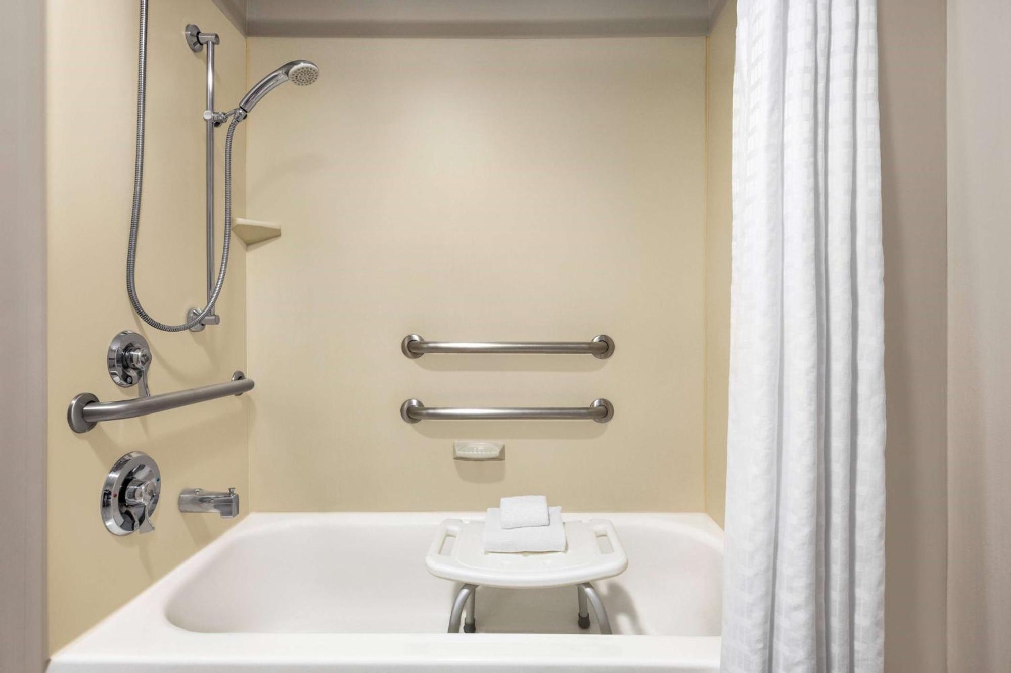 La Quinta By Wyndham Newark - Hotel