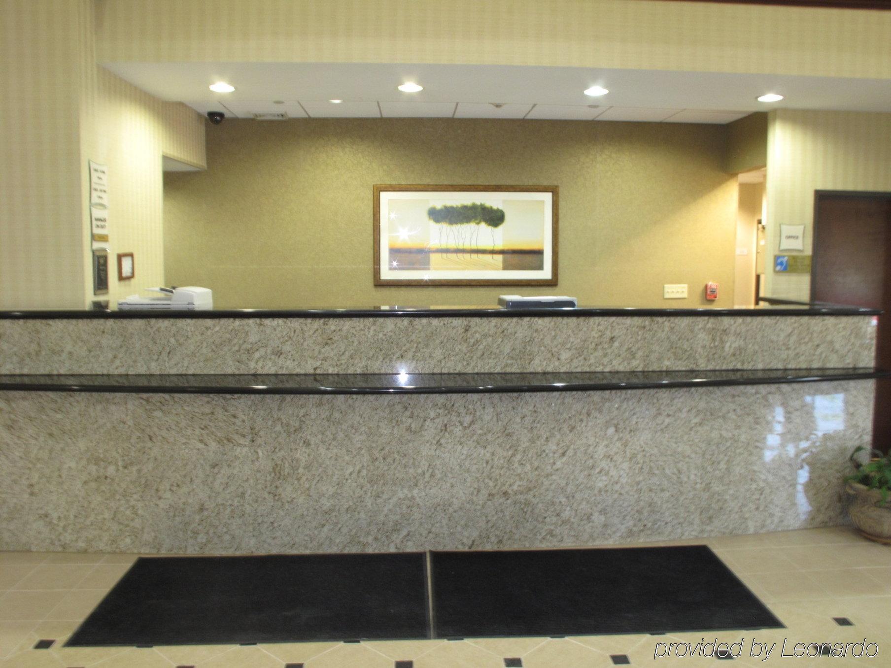 La Quinta By Wyndham Newark - Hotel