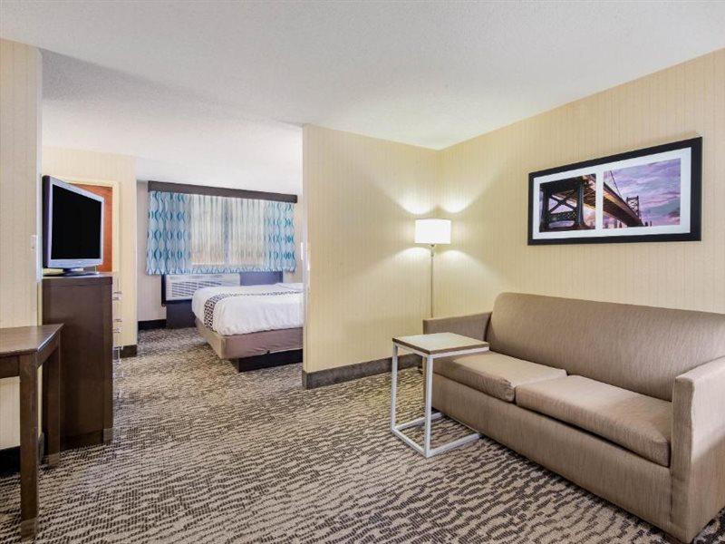 La Quinta By Wyndham Newark - Hotel