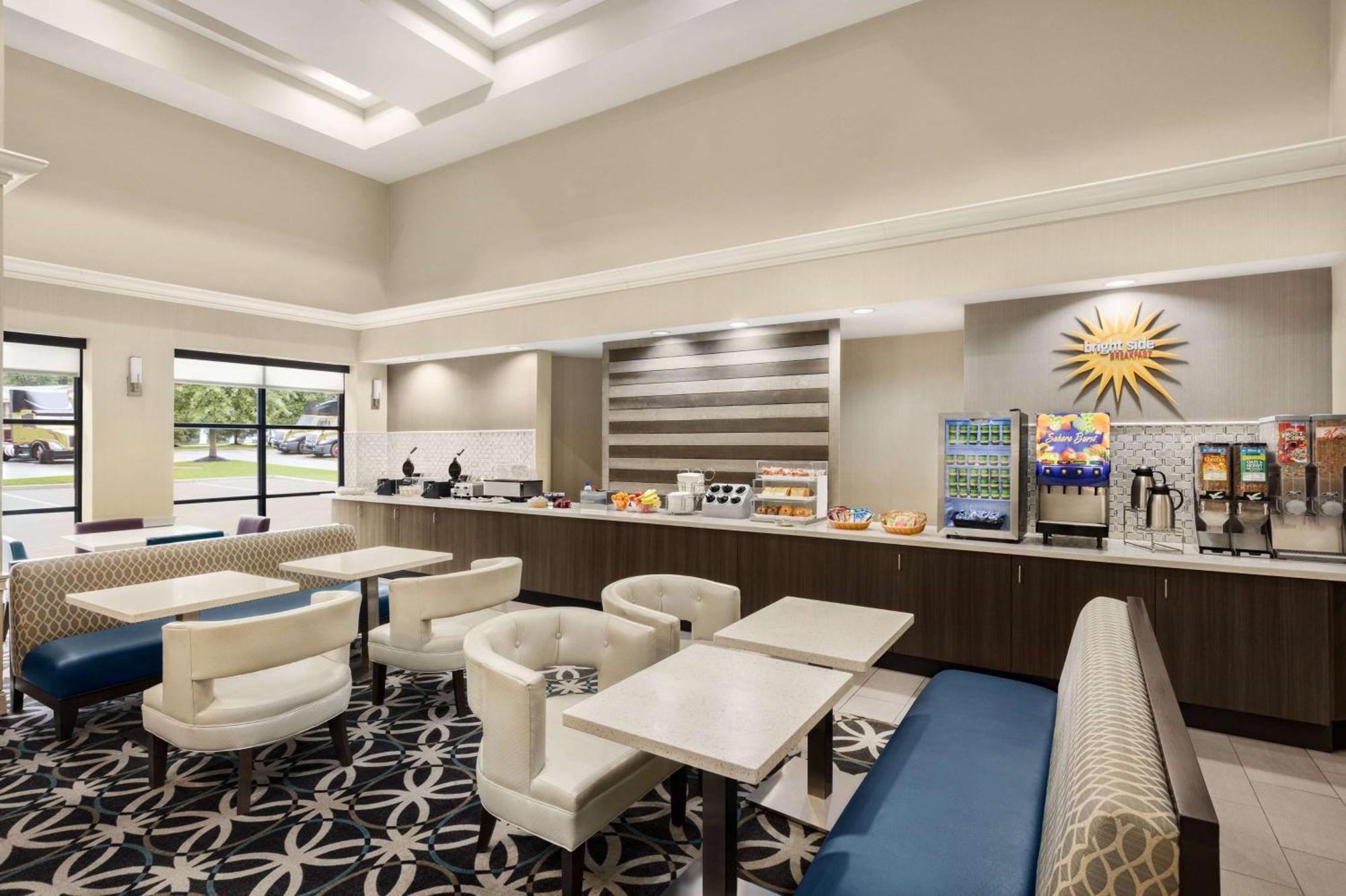 Hotel La Quinta By Wyndham Newark - 3*