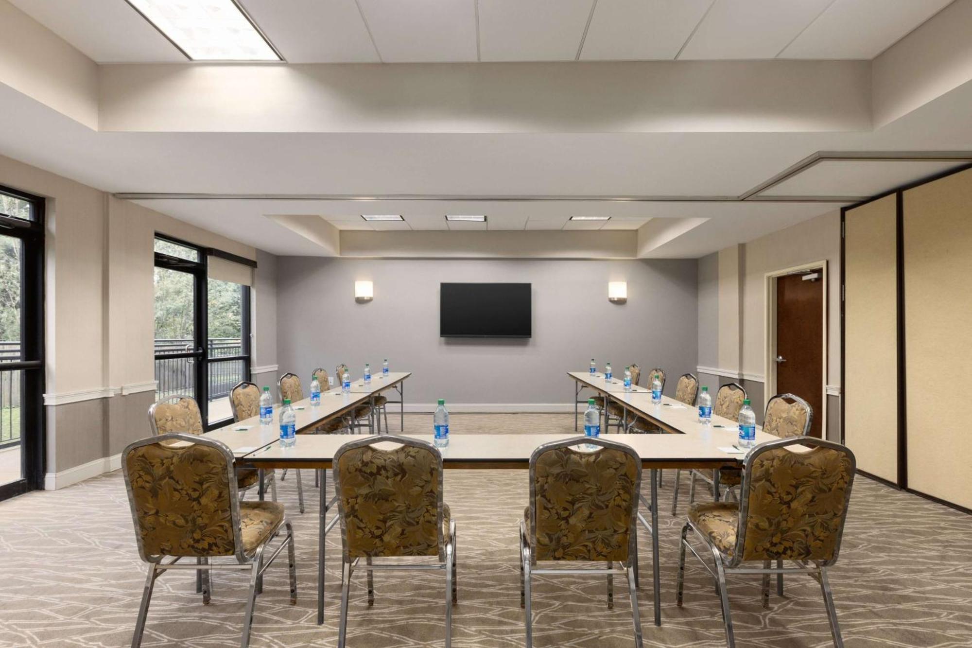 La Quinta By Wyndham Newark -