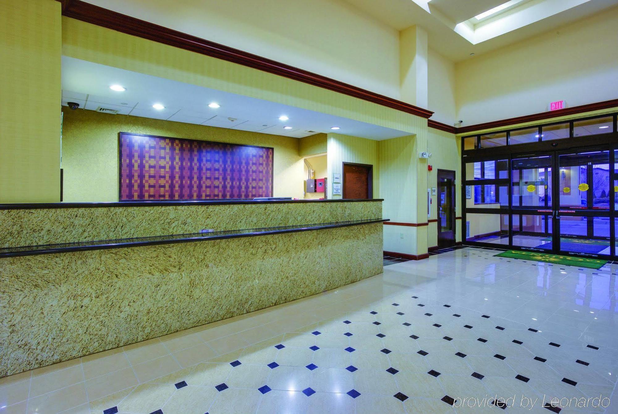 La Quinta By Wyndham Newark - Hotel