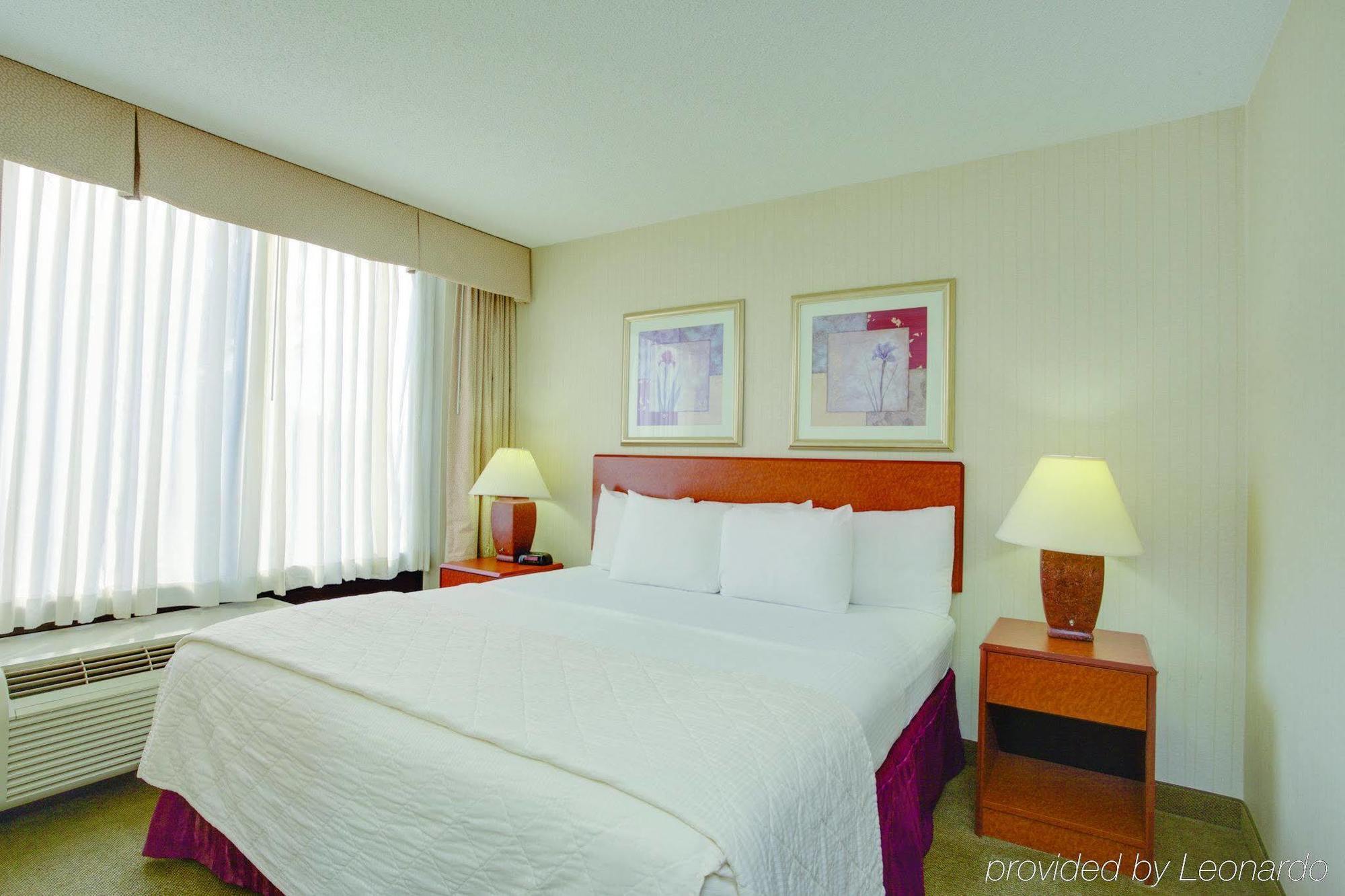Hotel La Quinta By Wyndham Newark - 3*